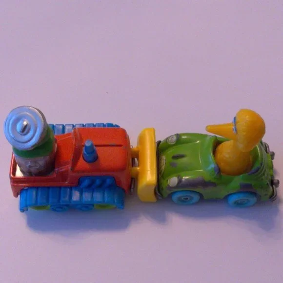 Sesame Street Big Bird In A Die-Cast Car Oscar  in Die Cast Bulldozer - Picture 4 of 5